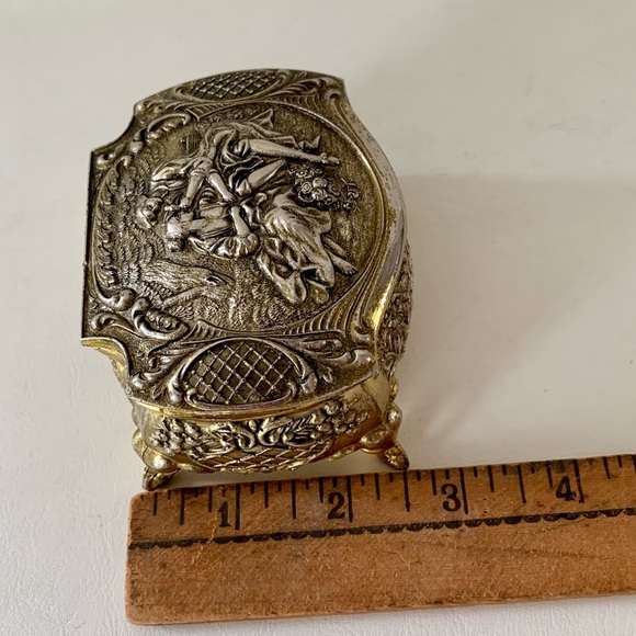 Vintage metal trinket jewelry box - Picture 6 of 12